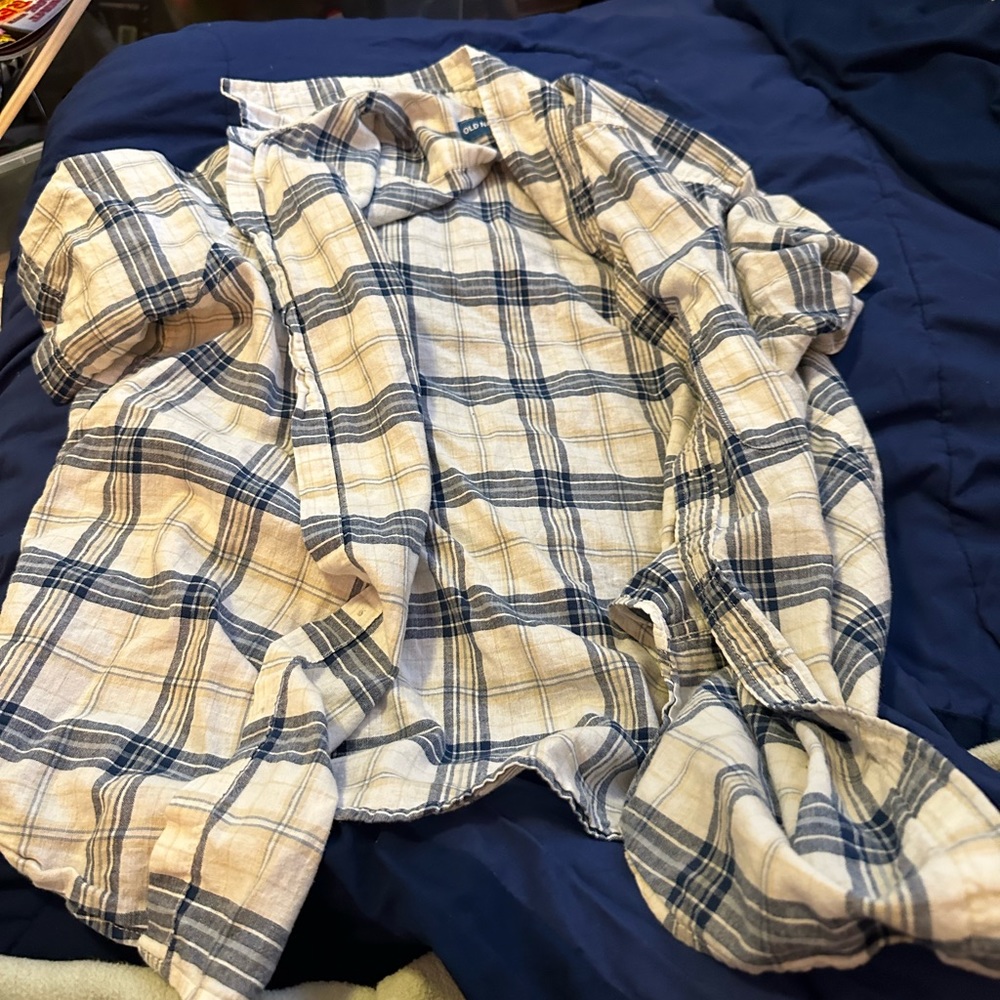 Old Navy Men’s button up shirt